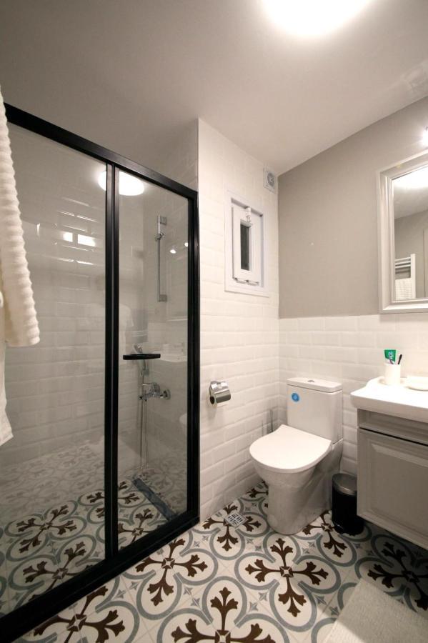Appartamento Superior Refurbished Flat In The Heart Of Provincia di Istanbul Esterno foto
