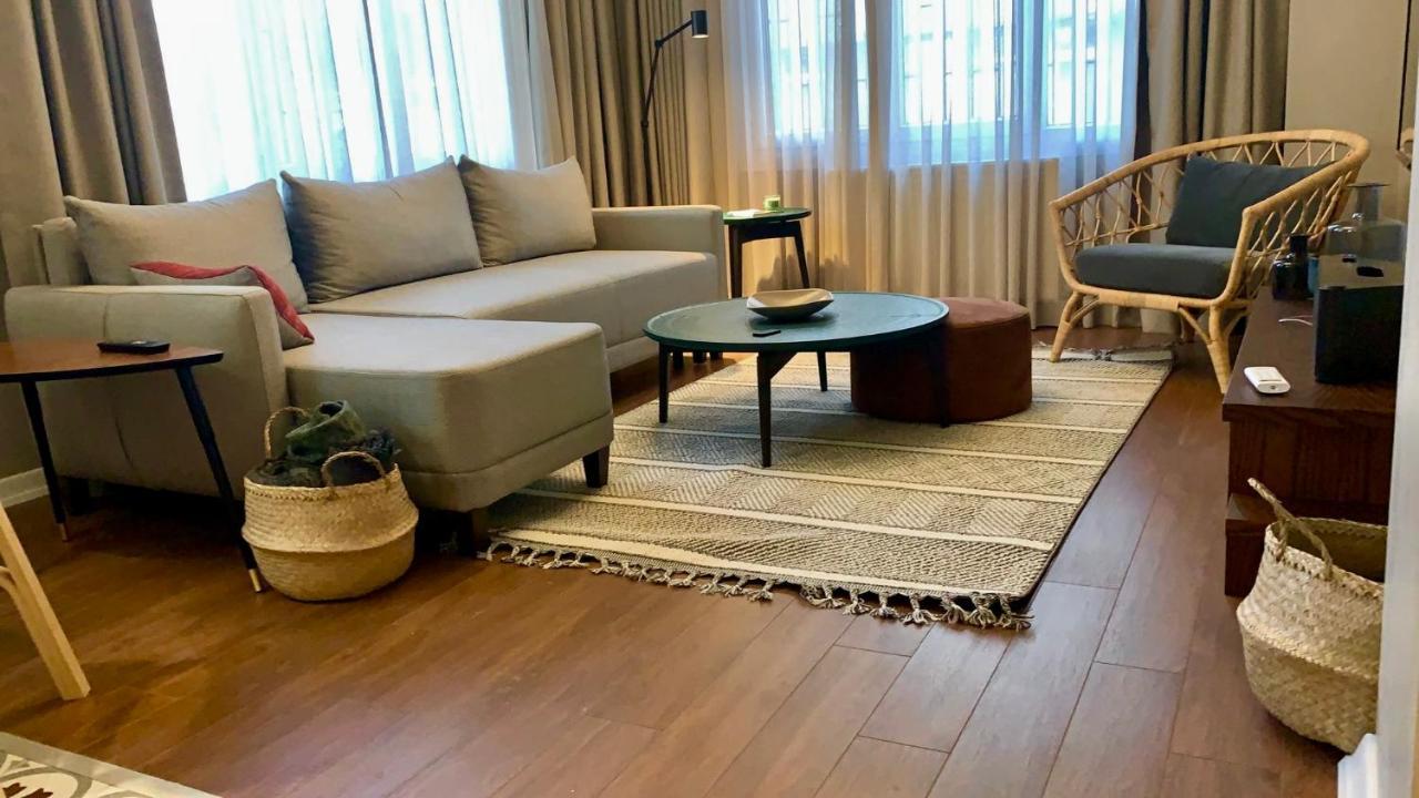 Appartamento Superior Refurbished Flat In The Heart Of Provincia di Istanbul Esterno foto